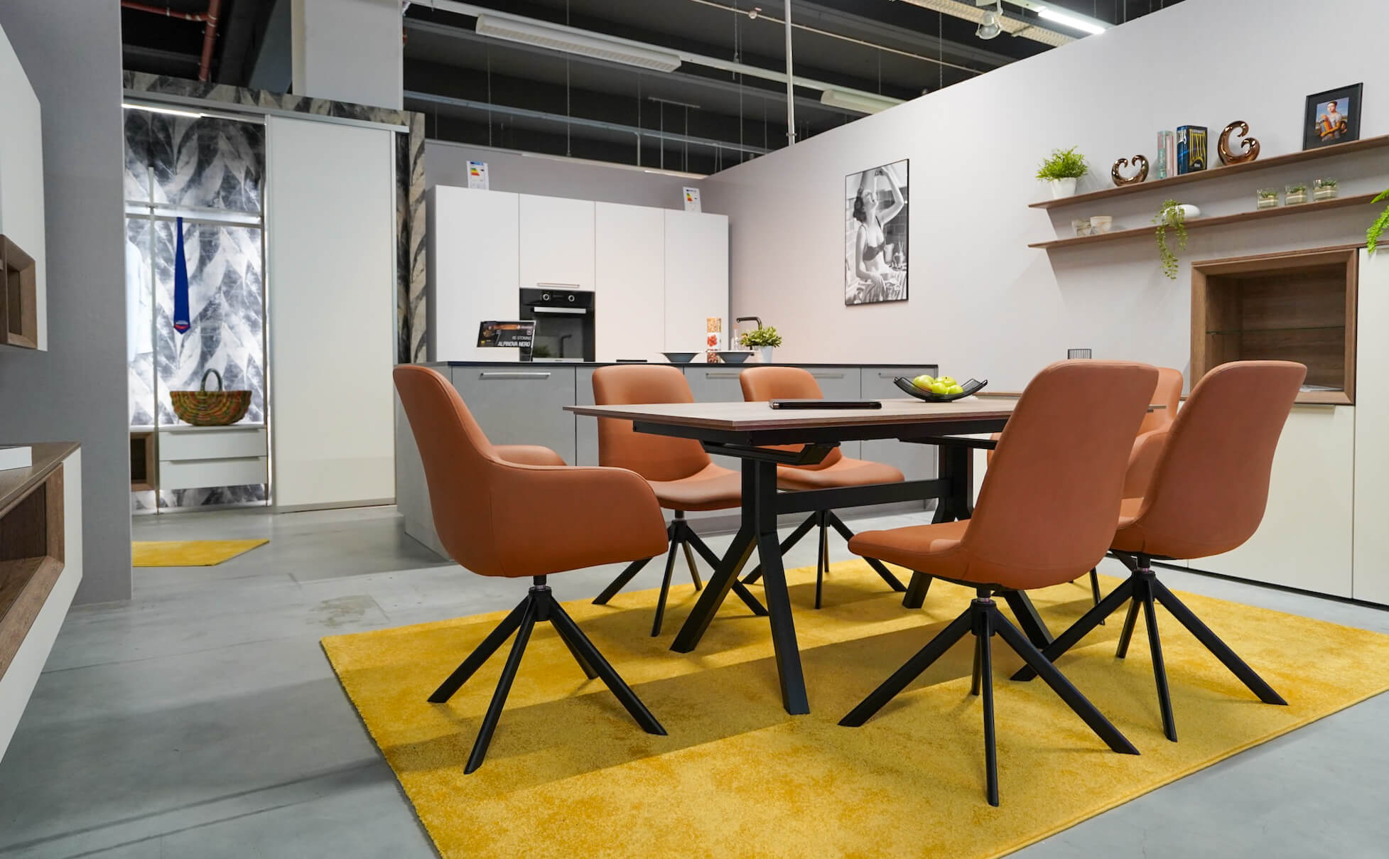 Musterküche Designküche mit Insel Grau