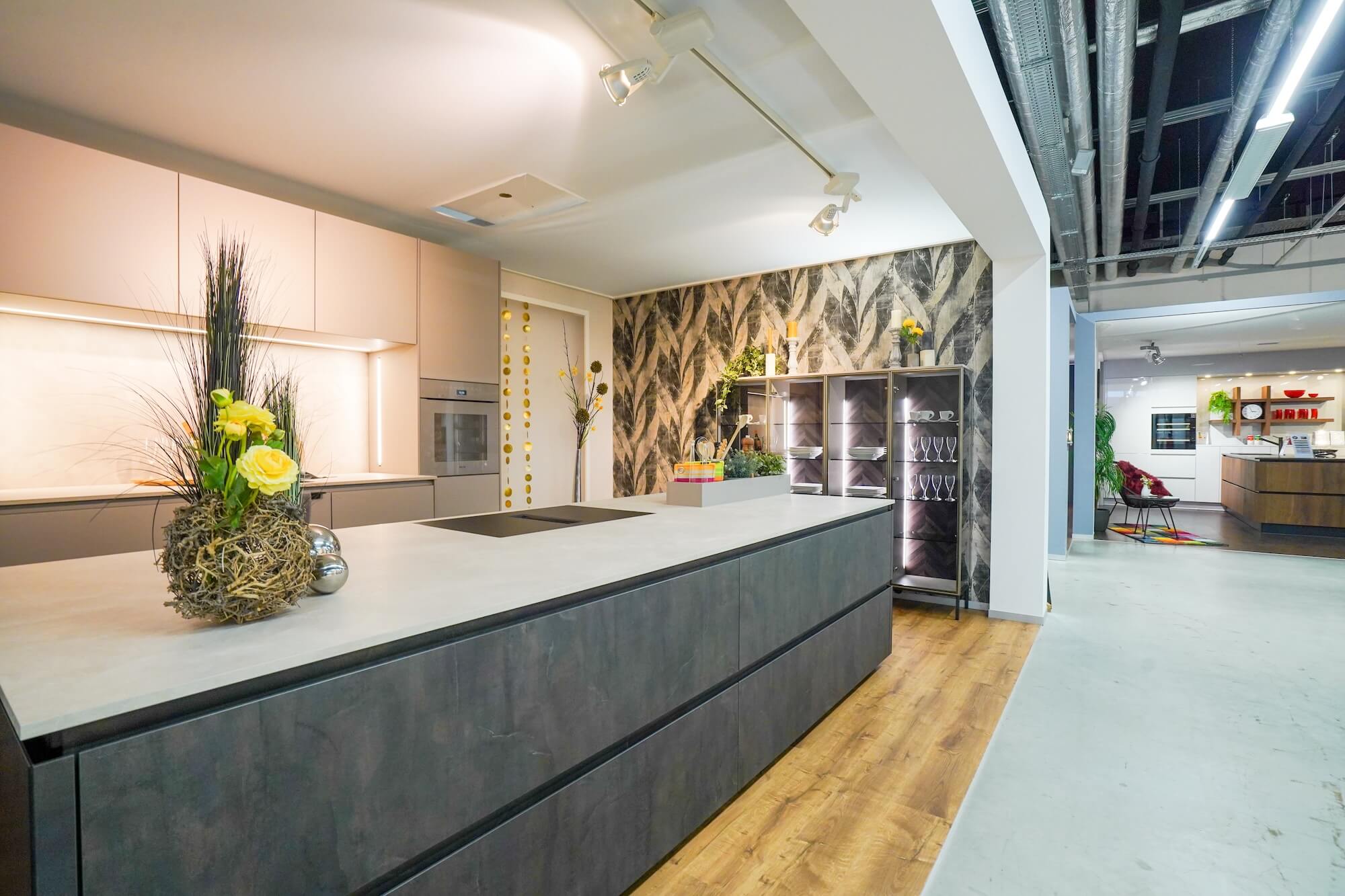 Pronorm Design Inselküche grifflos grau