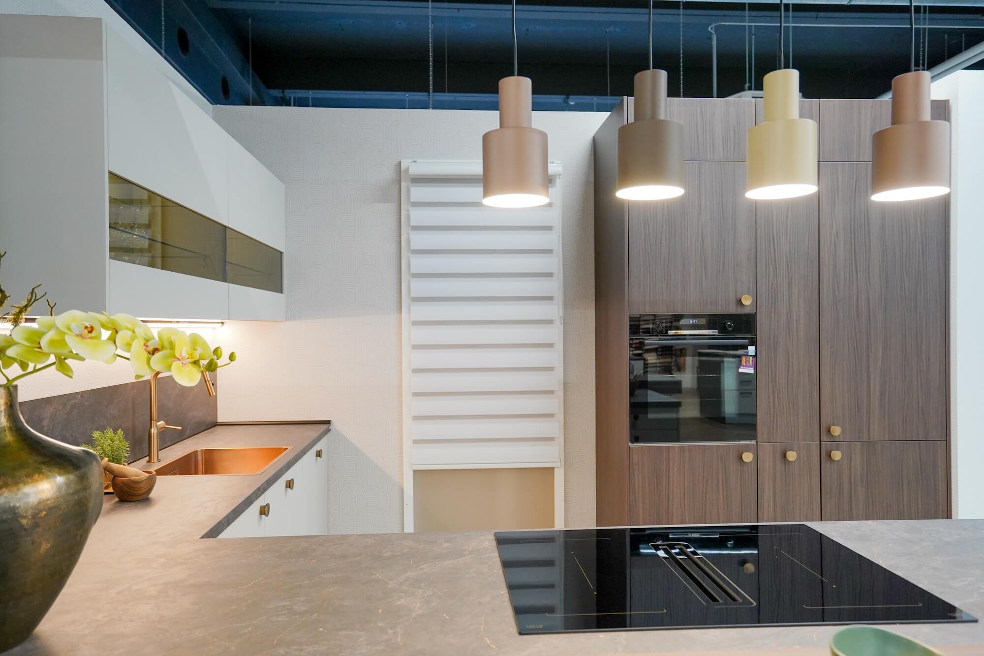 Kochen und Backen Nobilia moderne Inselküche mit Esstheke und Induktionskochfeld