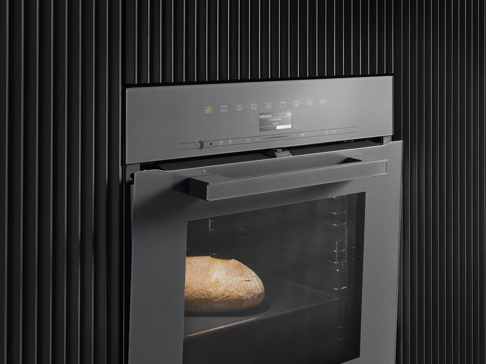 Miele Dampfbackofen eingebaut grau