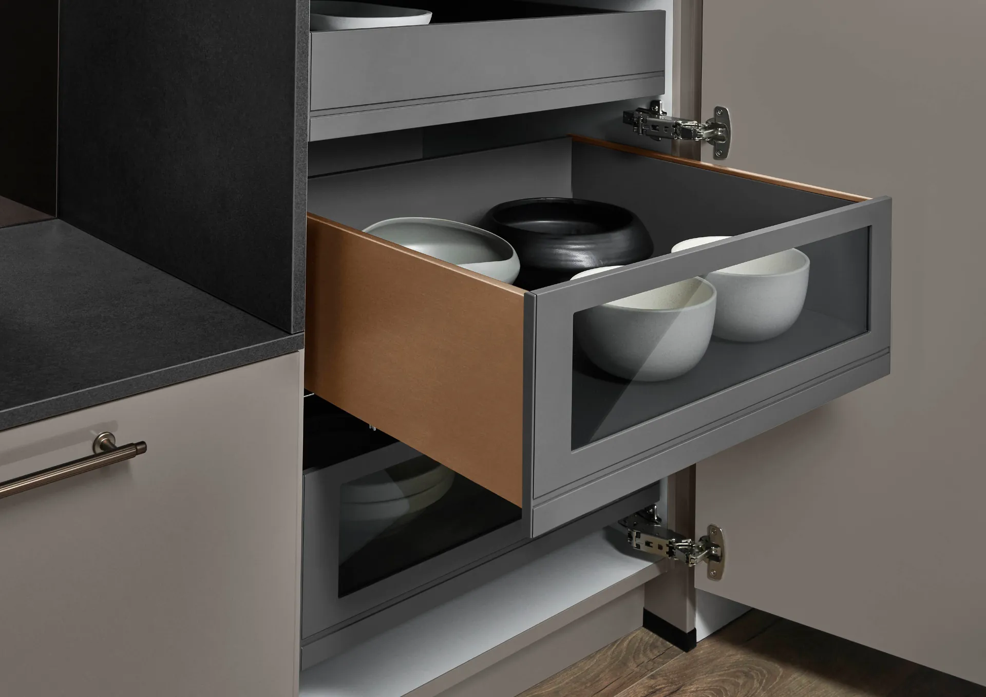Nobilia-Novalux-Designkueche-Lack-Taupe-Auszug