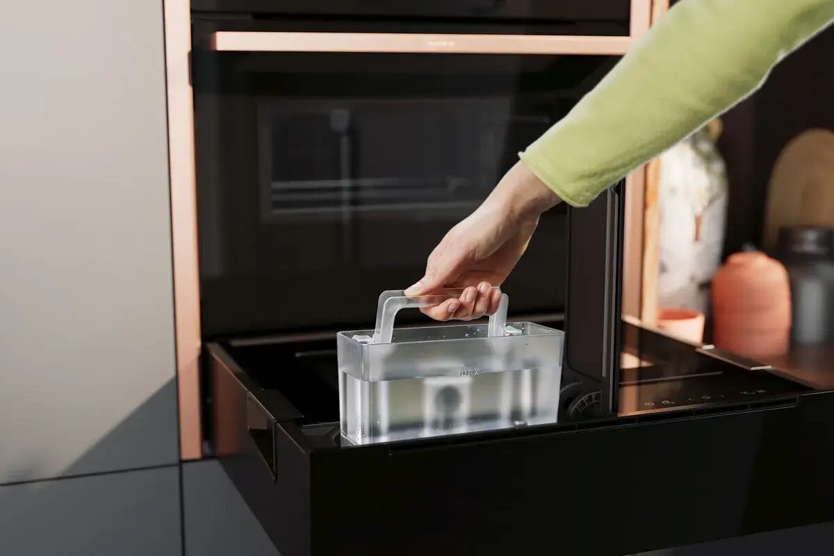 neff-dampfschublade-wassertank-befuellen