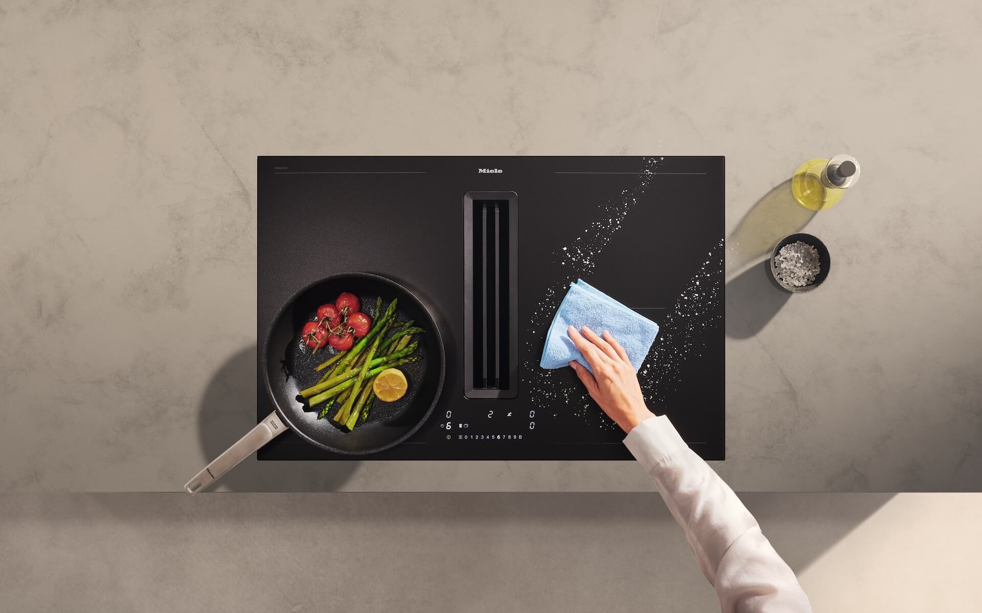Miele-Induktionskochfeld-mit-Dunstabzug-und-mattem-Finish
