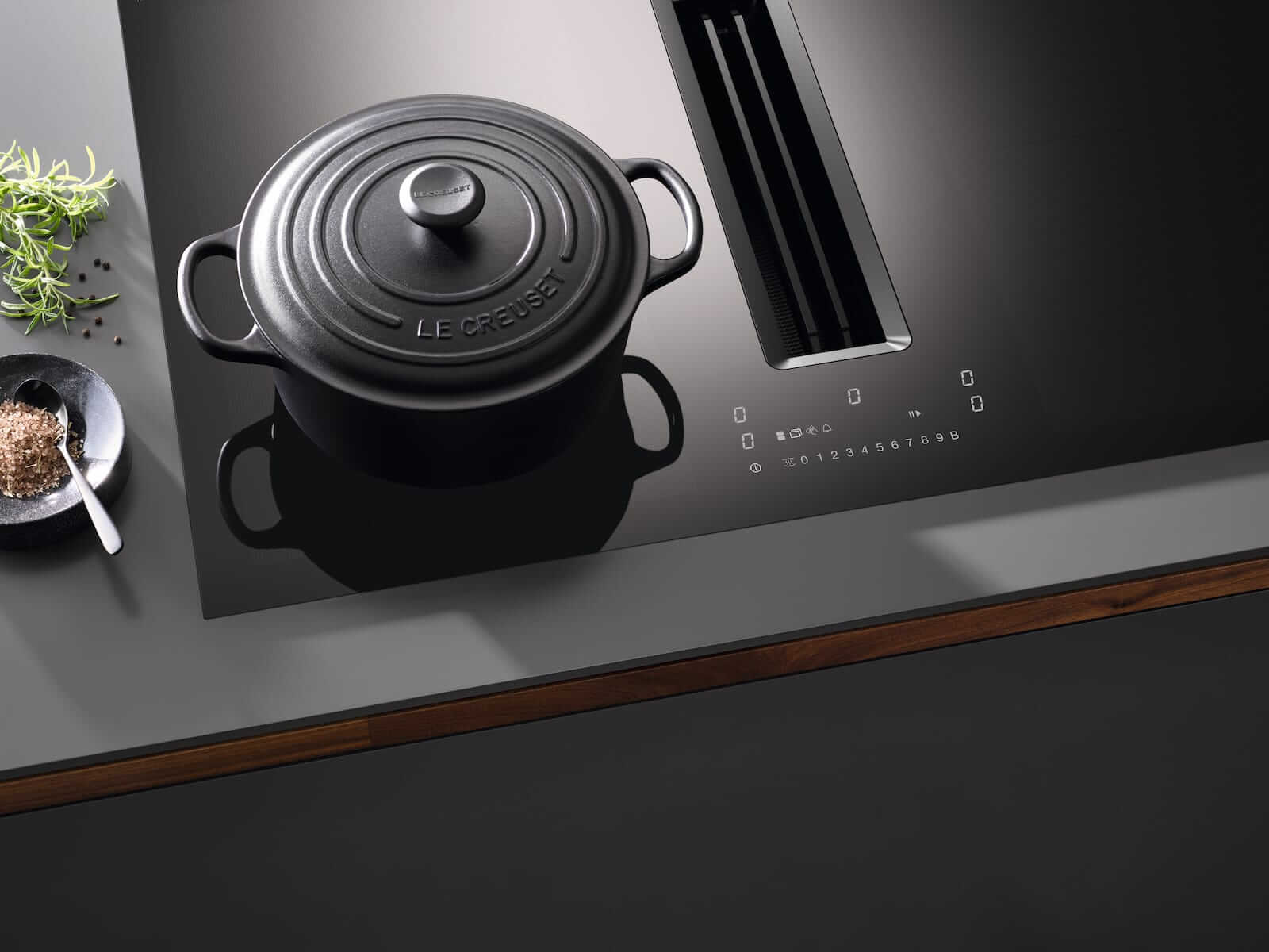 Miele-Induktionskochfeld-mit-Touchdisplay